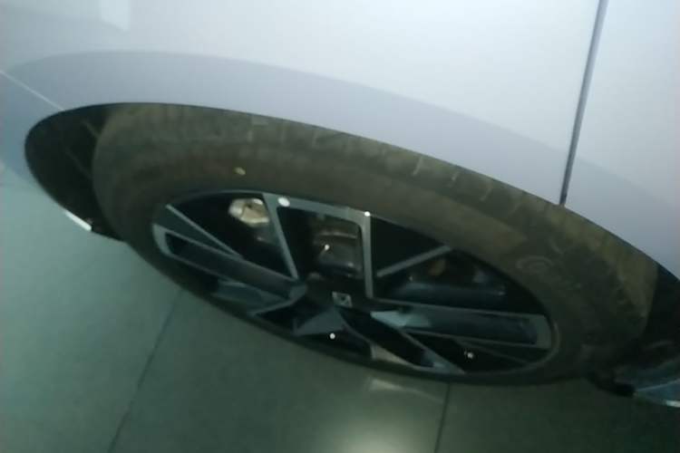 Used Avatr 06 2025 Pro Range-Extended Edition Right Rear Wheel Hub