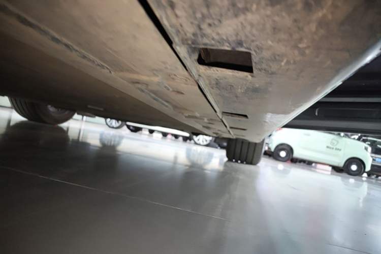 Used Avatr 06 2025 Ultra Pure Electric Edition Right Side Sill