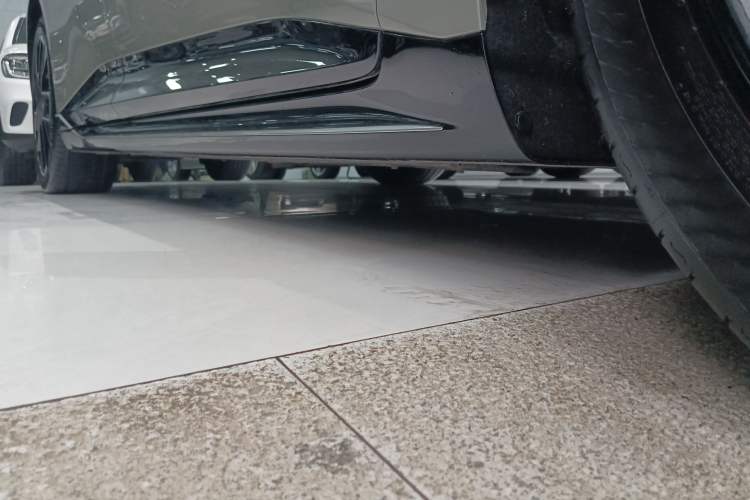 Used Avatr 06 2025 Ultra Pure Electric Edition Right Side Sill