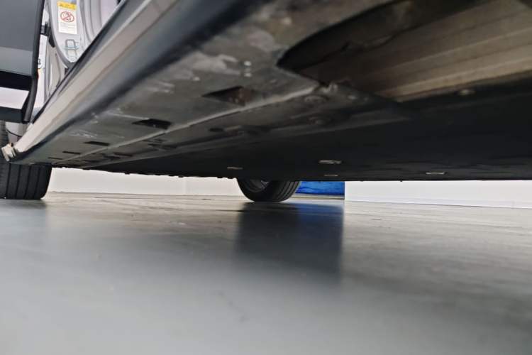 Used Avatr 06 2025 Ultra Pure Electric Edition Right Side Sill