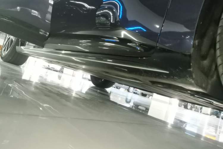 Used Avatr 06 2025 Pro Range-Extended Edition Right Side Sill