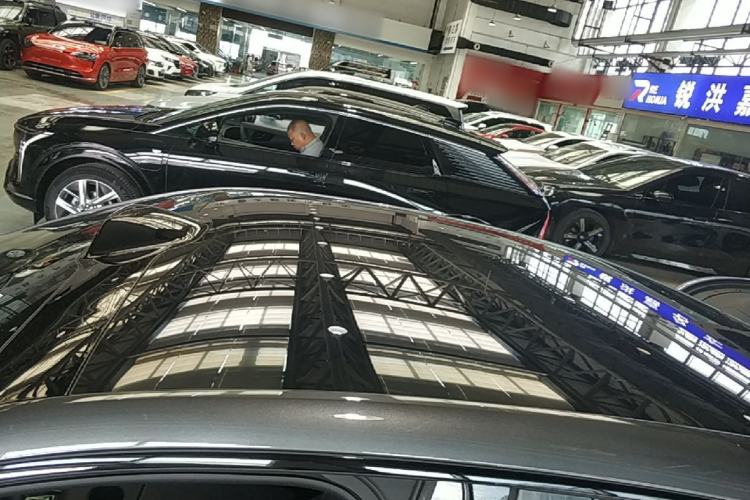 Used Avatr 06 2025 Ultra Pure Electric Edition Roof
