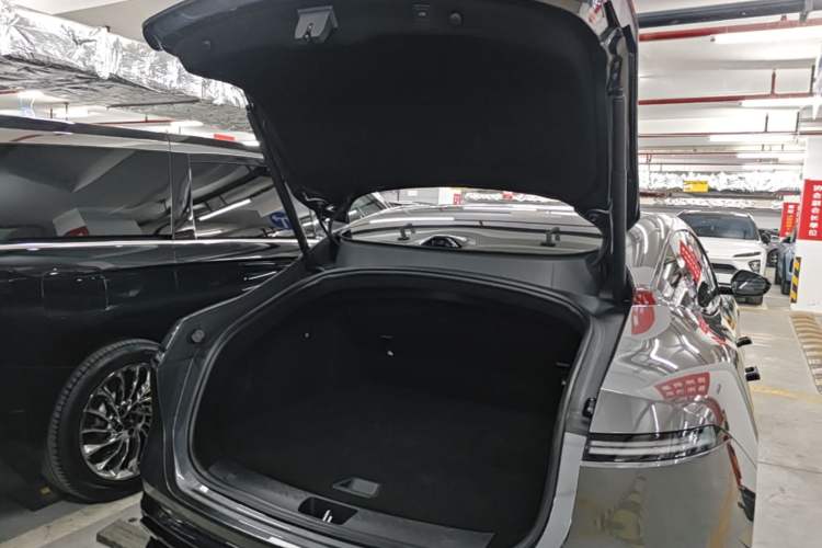 Used Avatr 06 2025 Pro All-Electric Version Trunk