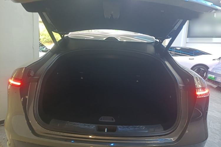 Used Avatr 06 2025 Max All-Electric Version Trunk
