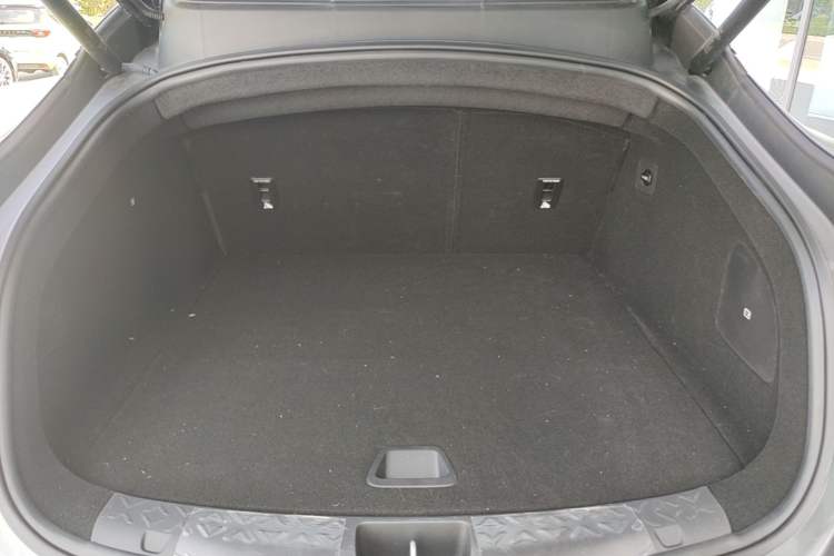 Used Avatr 06 2025 Pro Range-Extended Edition Trunk