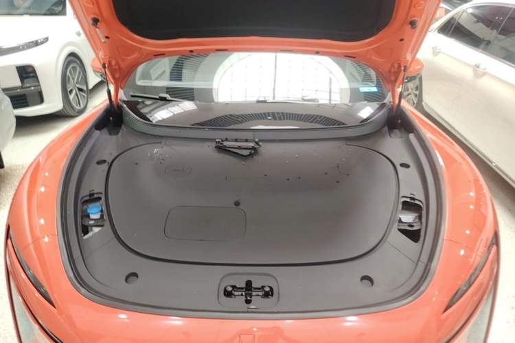 Used Avatr 06 2025 Pro Range-Extended Edition Engine Bay