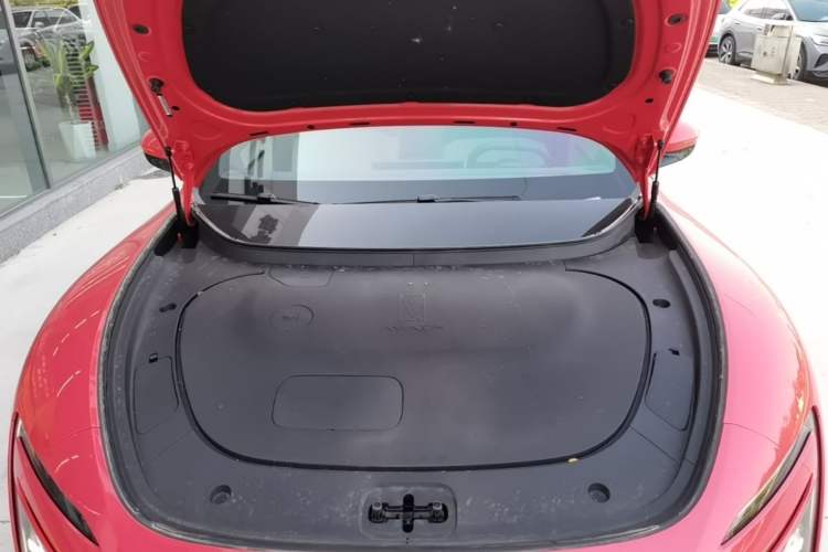 Used Avatr 06 2025 Pro Range-Extended Edition Engine Bay