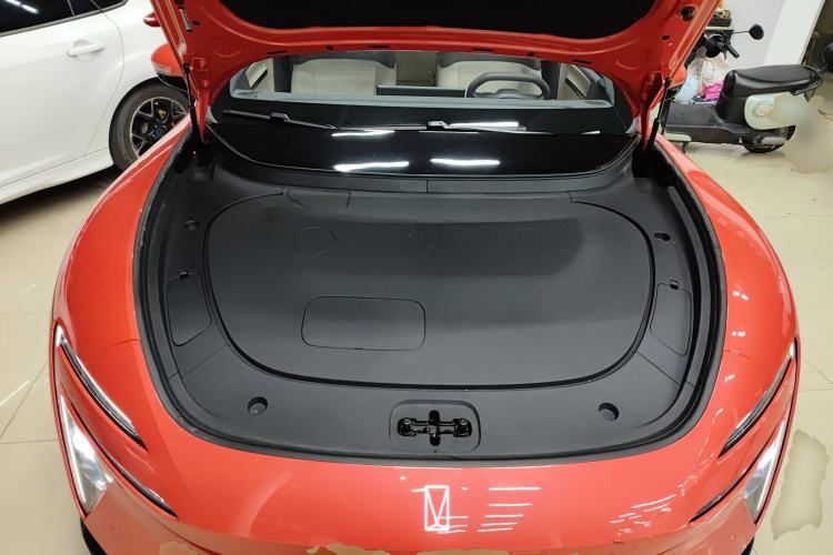 Used Avatr 06 2025 Pro Range-Extended Edition Engine Bay