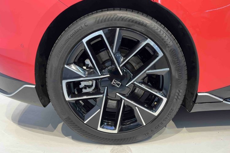 Used Avatr 06 2025 Ultra Pure Electric Edition Exterior 3
