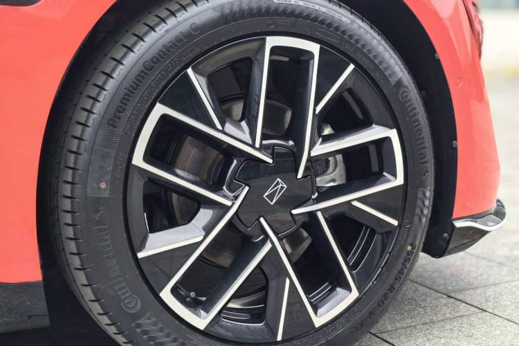 Used Avatr 06 2025 Pro Range-Extended Edition Exterior 5