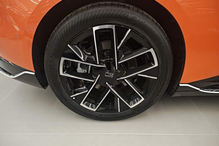 Used Avatr 06 2025 Pro Range-Extended Edition Exterior 5