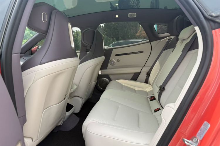 Used Avatr 06 2025 Pro Range-Extended Edition Exterior 8
