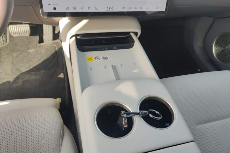 Used Avatr 06 2025 Pro Range-Extended Edition Gear Lever