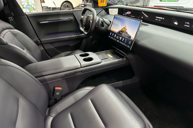 Used Avatr 06 2025 Ultra Pure Electric Edition Interior 3