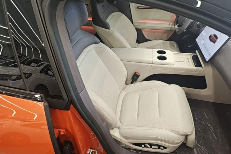 Used Avatr 06 2025 Pro Range-Extended Edition Right Front Seat