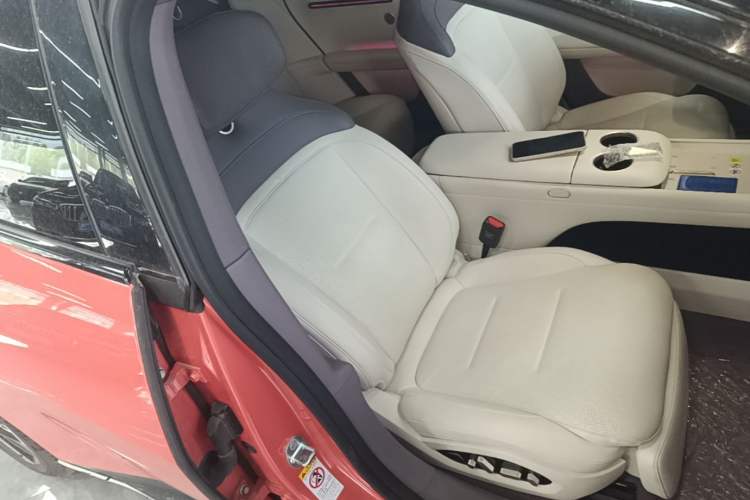 Used Avatr 06 2025 Pro Range-Extended Edition Right Front Seat