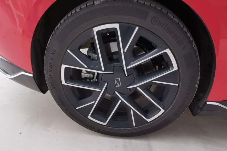 Used Avatr 06 2025 Pro Range-Extended Edition Right Rear Wheel Hub