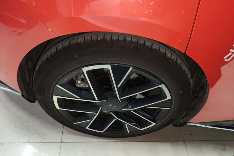 Used Avatr 06 2025 Pro Range-Extended Edition Right Rear Wheel Hub