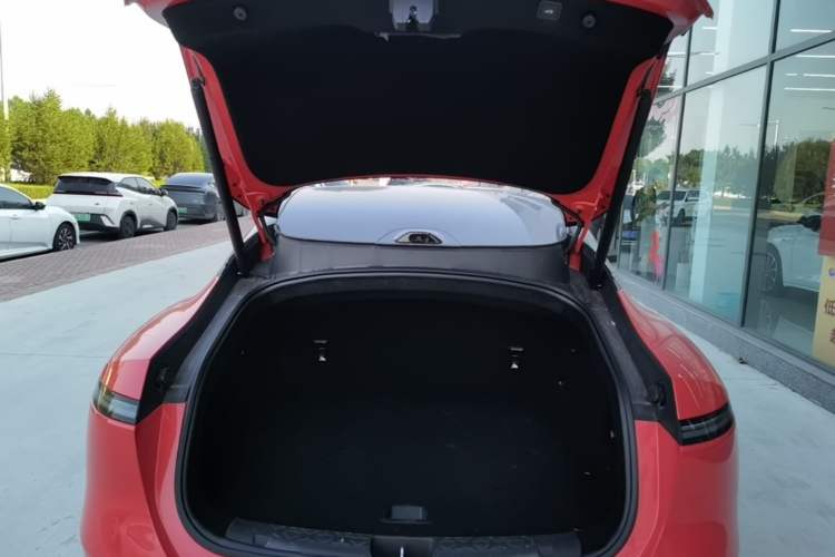 Used Avatr 06 2025 Pro Range-Extended Edition Trunk