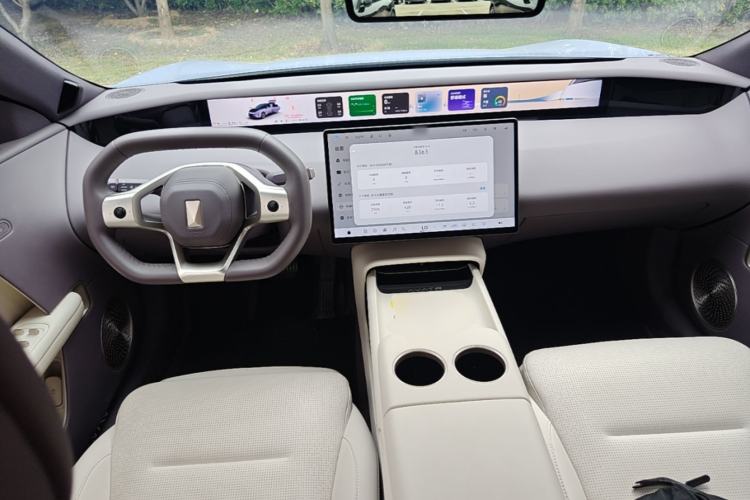 Used Avatr 06 2025 Pro Range-Extended Edition Center Console