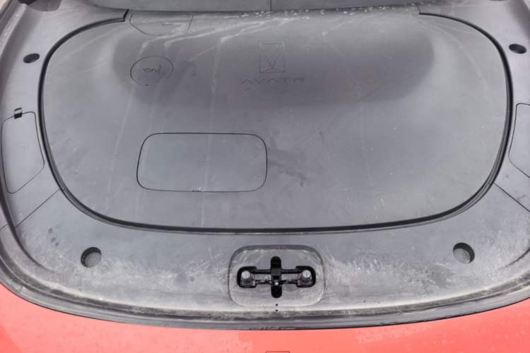 Used Avatr 06 2025 Pro Range-Extended Edition Engine Bay