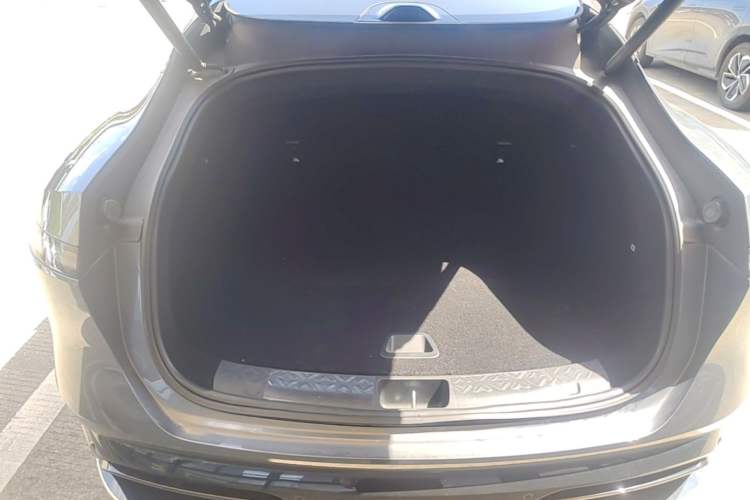 Used Avatr 06 2025 Ultra Pure Electric Edition Trunk