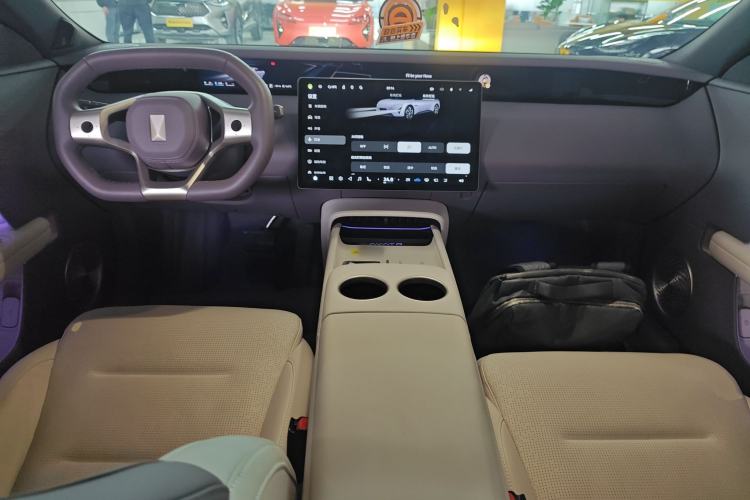 Used Avatr 06 2025 Pro Range-Extended Edition Center Console