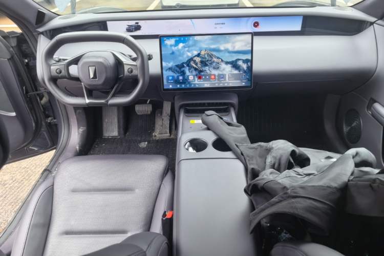 Used Avatr 06 2025 Ultra Pure Electric Edition Center Console