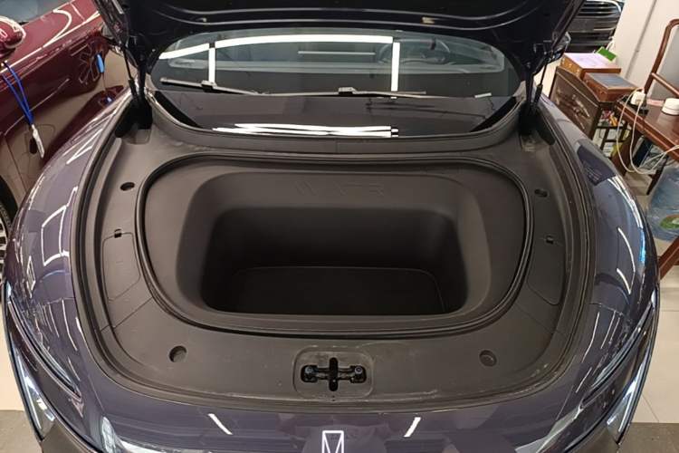 Used Avatr 06 2025 Ultra Pure Electric Edition Engine Bay