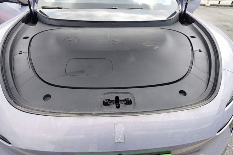 Used Avatr 06 2025 Pro Range-Extended Edition Engine Bay