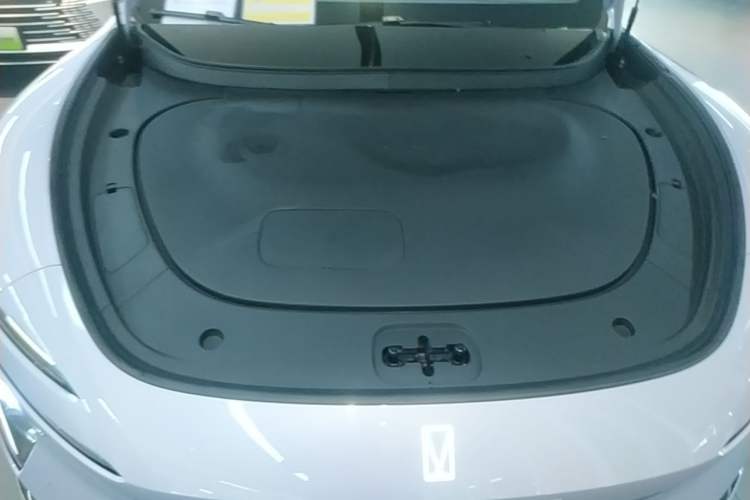Used Avatr 06 2025 Pro Range-Extended Edition Engine Bay