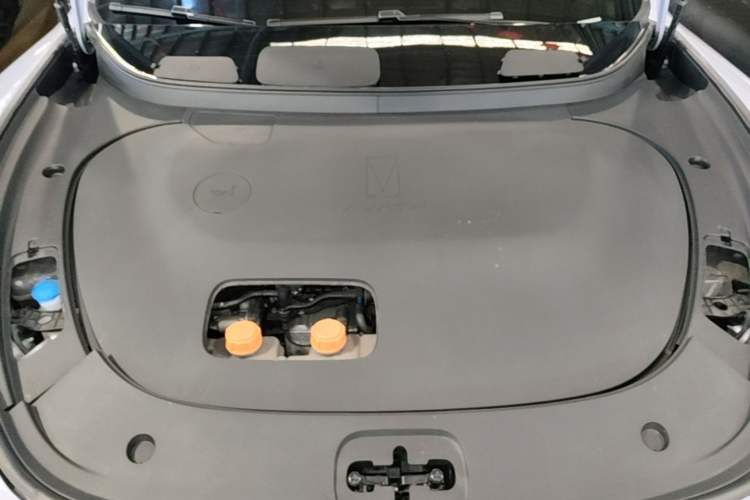 Used Avatr 06 2025 Pro Range-Extended Edition Engine Bay