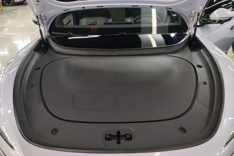 Used Avatr 06 2025 Pro Range-Extended Edition Engine Bay