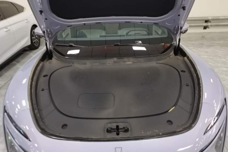 Used Avatr 06 2025 Pro Range-Extended Edition Engine Bay