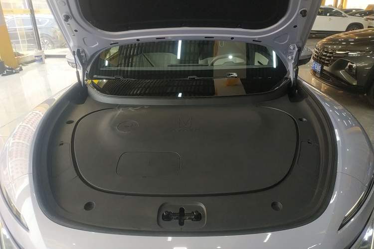 Used Avatr 06 2025 Pro Range-Extended Edition Engine Bay