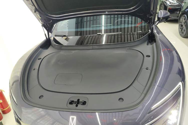 Used Avatr 06 2025 Pro Range-Extended Edition Engine Bay
