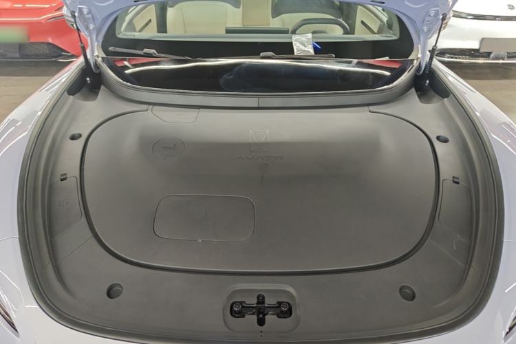 Used Avatr 06 2025 Pro Range-Extended Edition Engine Bay