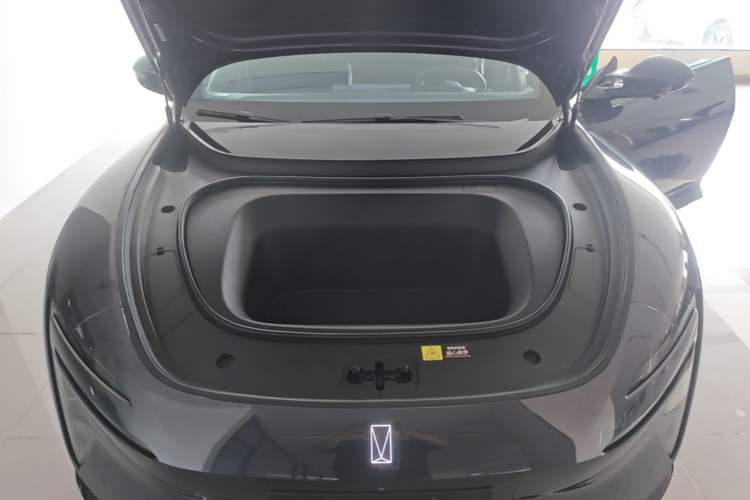 Used Avatr 06 2025 Ultra Pure Electric Edition Engine Bay
