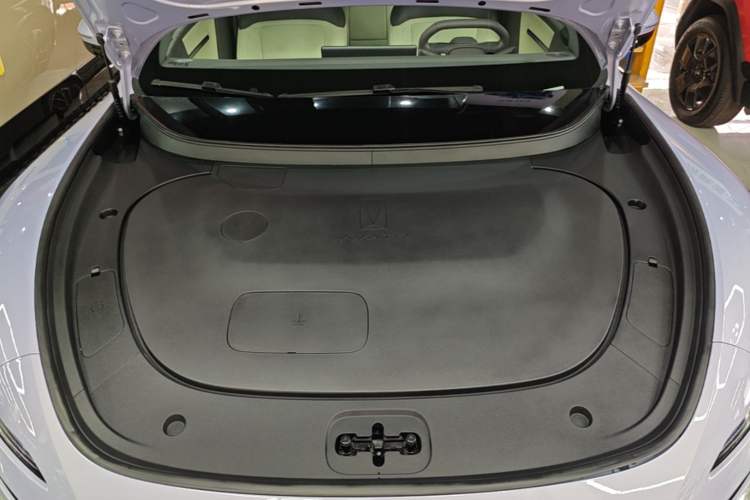 Used Avatr 06 2025 Pro Range-Extended Edition Engine Bay