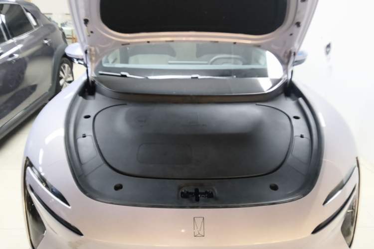 Used Avatr 06 2025 Pro Range-Extended Edition Engine Bay