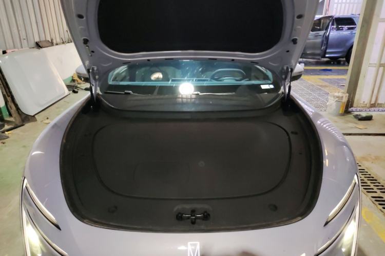 Used Avatr 06 2025 Pro Range-Extended Edition Engine Bay