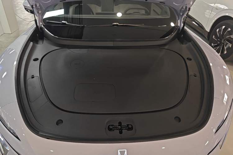 Used Avatr 06 2025 Pro Range-Extended Edition Engine Bay