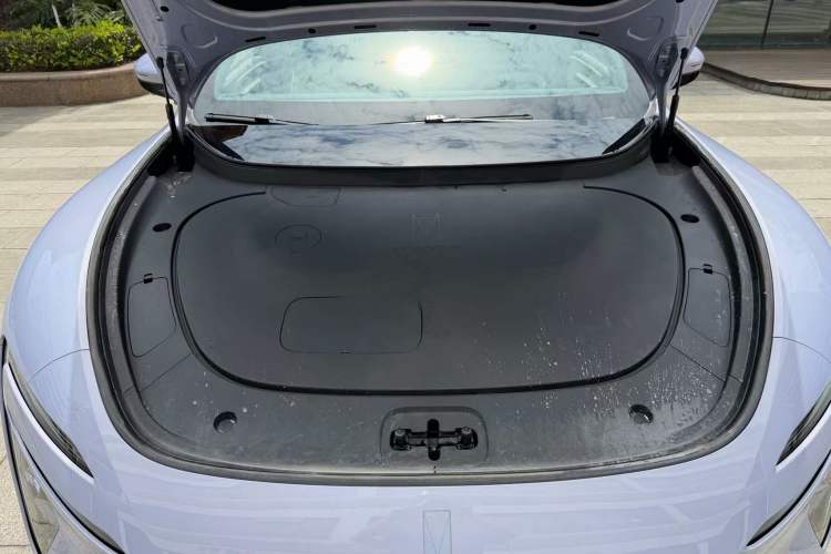 Used Avatr 06 2025 Pro Range-Extended Edition Engine Bay