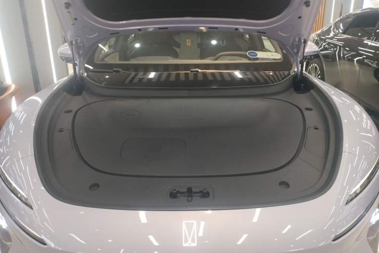 Used Avatr 06 2025 Pro Range-Extended Edition Engine Bay