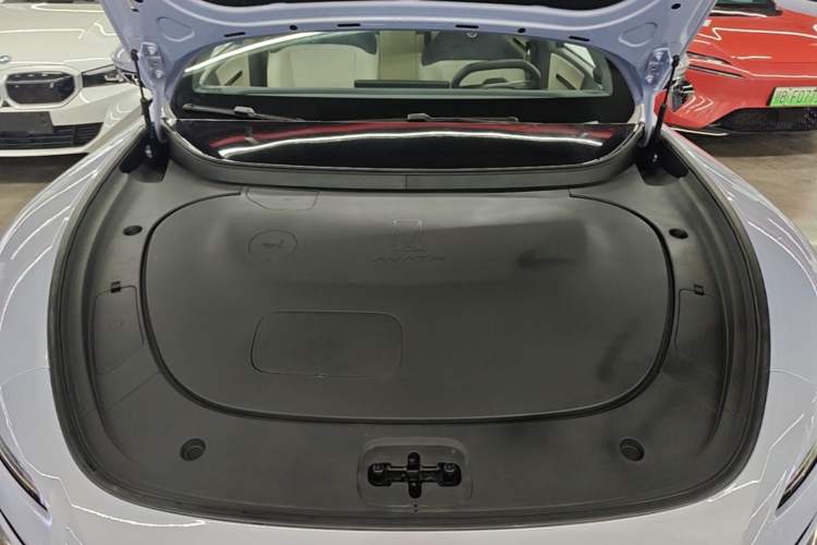Used Avatr 06 2025 Pro Range-Extended Edition Engine Bay