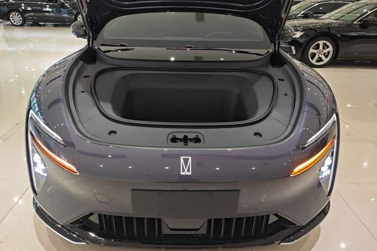 Used Avatr 06 2025 Ultra Pure Electric Edition Engine Bay