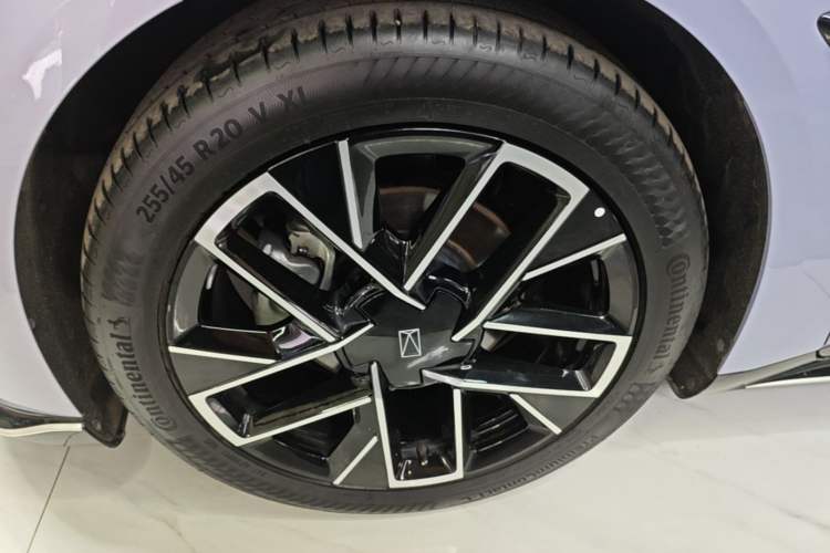 Used Avatr 06 2025 Pro Range-Extended Edition Exterior 4