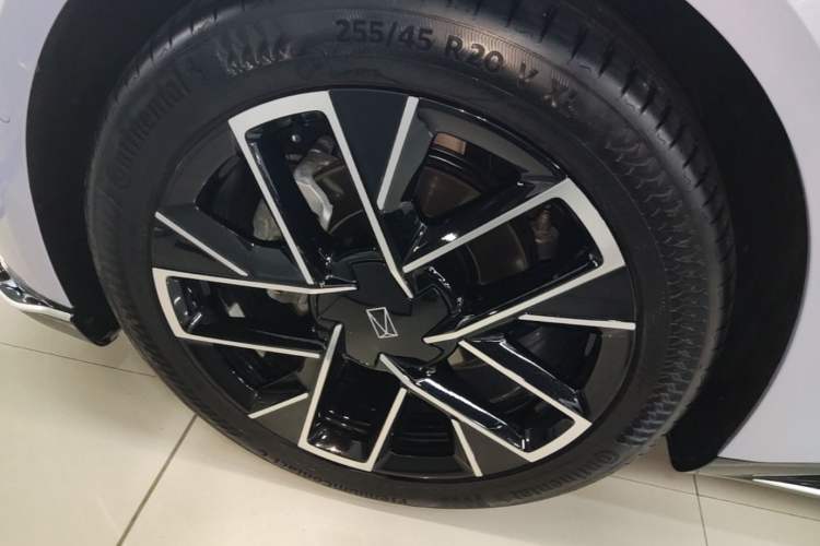 Used Avatr 06 2025 Pro Range-Extended Edition Exterior 4