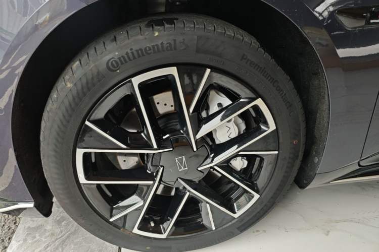 Used Avatr 06 2025 Ultra Pure Electric Edition Exterior 4