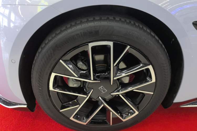 Used Avatr 06 2025 Pro Range-Extended Edition Exterior 4